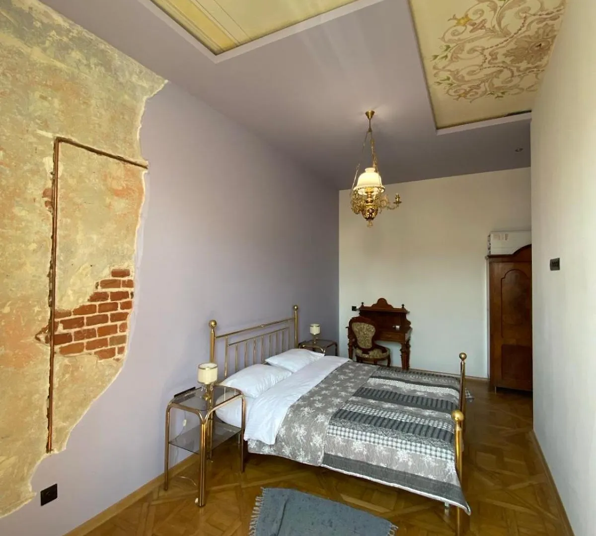 3 Bedrooms Apartment On Nasypna 3 Lviv