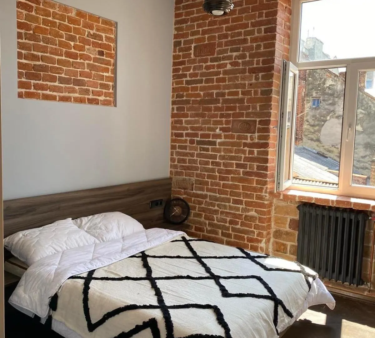 3 Bedrooms Apartment On Nasypna 3 Lviv