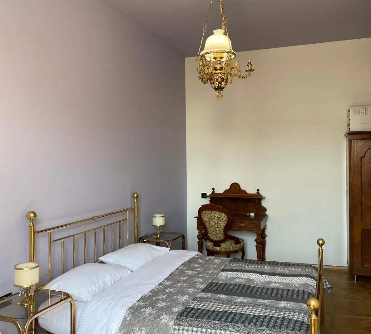 3 Bedrooms Apartment On Nasypna 3 Lviv